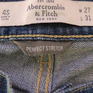 ABERCROMBIE & FITCH NWOT waist 27 length/31 4 Short/ 5 Pockets/Washed look/Soft